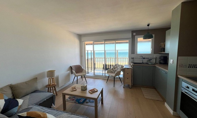 Bernieres-sur-Mer Apartment | Seaside apartment, 4 ppl, Bernières-sur-Mer