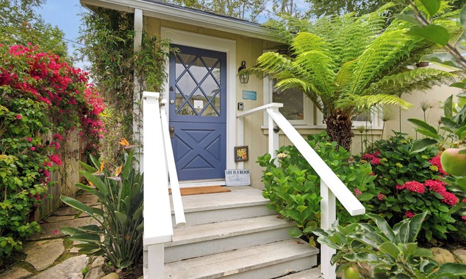 Montecito House | Seaside Cottage - Romantic Haven by the Beach