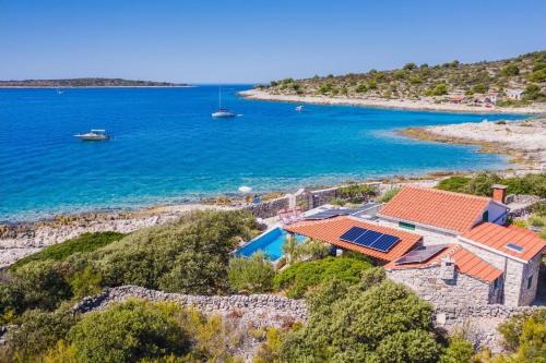 Veliki Drvenik House | Seaside family friendly house with a swimming pool Cove Pernatice, Drvenik - 11590