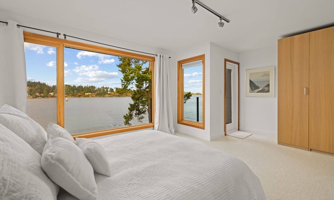 Sidney House | Seaside Sanctuary