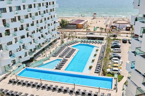 Mamaia-Sat Apartment | Seaside Serenity Apartment in Infinity Beach Resort - parking