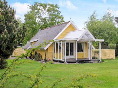 Dannemare House | Seaside Serenity in Hummingen-By Traum