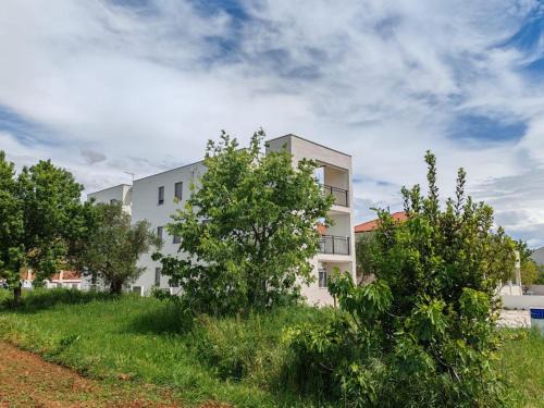 Sukosan Apartment | Seaside Serenity "Sand" with pool, 150m from sea