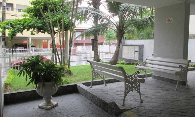 Vila Julia Apartment | SEASONAL APT. GUARUJA ENSEADA - 1 BEDROOM/GARDEN-WI FI!
