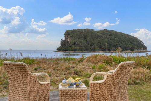 Whangamata House | Seaview Escape - Beachfront Home