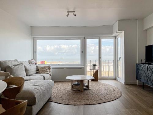 Heist Apartment | Seaview Heist: 3-Bedroom Flat by the Beach