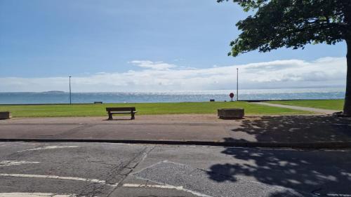 Leven Apartment | Seaview, Lower Flat