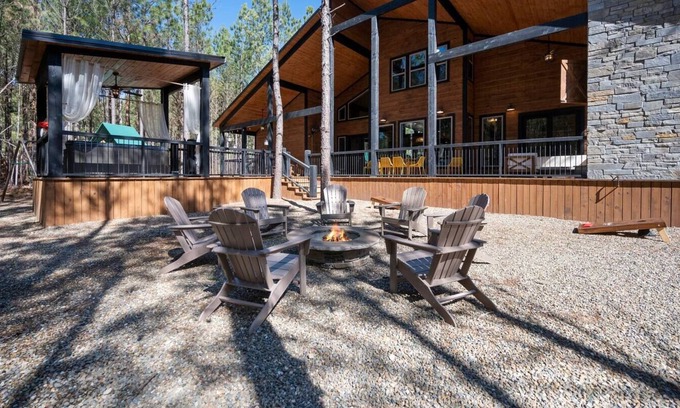 Hatton Cabin | Secluded Cabin! Hot Tub! Fire Pit! Dirt Trails