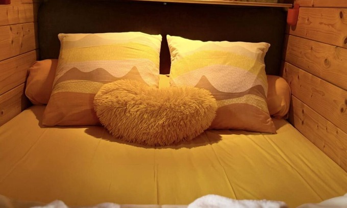 Clamerey Cabin | Secluded caravan, ideal for romantic or family get-togethers