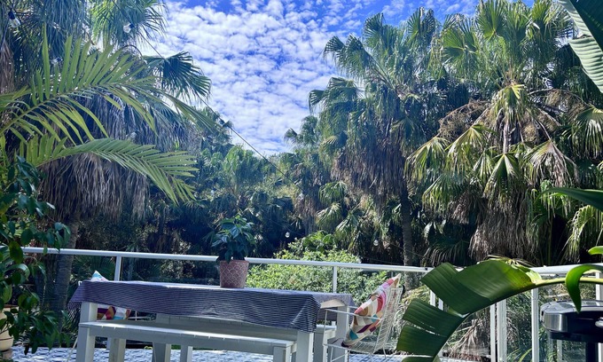 Newport House | Secluded family treehouse, 6 minutes from stunning Bungan Beach