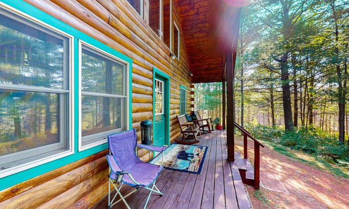 Lac du Flambeau House | Secluded Lakefront Nature Retreat with Fire pit, WFH Desk, WIFI & Private W/D