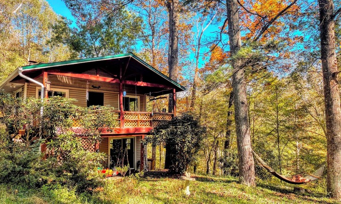 Jefferson House | Secluded mountain hideaway w/hot tub. Close to town and pet-friendly!