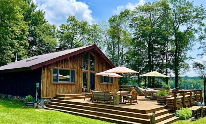 Roscoe House | Secluded Private Lake House