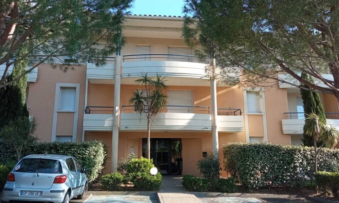 Beziers Apartment | Secure residence with swimming pool