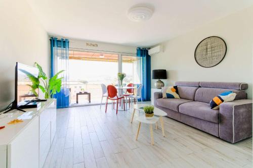 Le Lavandou Apartment | SELECT'soHOME - Studio - Centre-ville du Lavandou - Wifi, TV, Services hôteliers - AREV