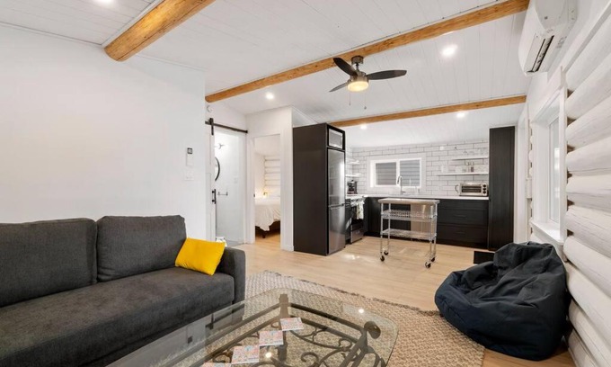 Blind Bay Ski Chalet | Semi-waterfront log cabin w private beach and buoy
