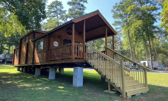 Asheboro House | Serene 1BR Cabin Near NC Zoo | Loft & Water View