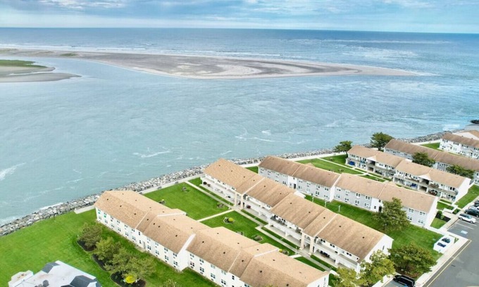 Anglesea House | Serene 2BR Seabreeze Escape w/ Inlet Views