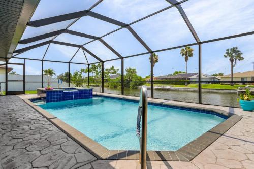 Fort Myers House | Serene Canal Views, Paddle Board, Bicycles, Heated Pool and Spa - Villa The Great Escape