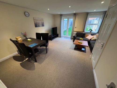 Reading House | Serene Cirrus Retreat in Reading