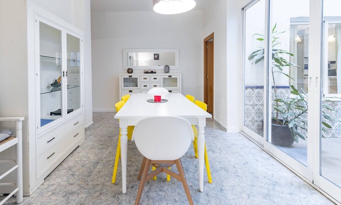 La Seu Apartment | Serene Garden Flat