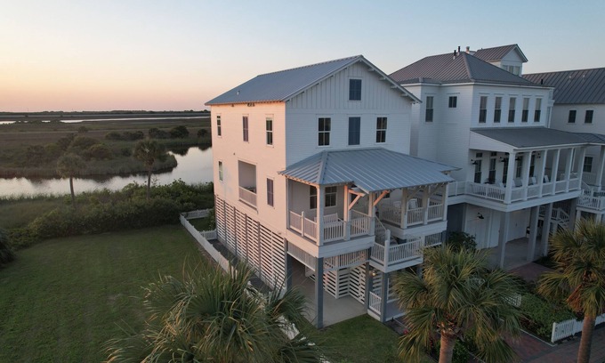 Beachtown House | Serene Lagoon-Front Home. Best Sunset View in Beachtown - 4 bed/3 bath. Elevator