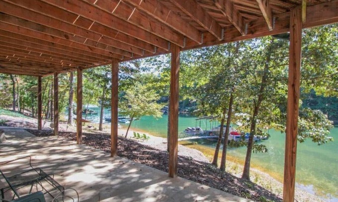 Serenity Bay House | Serenity Bay Lakehouse