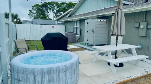 Thomas Drive House | Serenity By The Sea - Seasonal Hot Tub, BBQ, FREE Daily Activities, 4 Min Drive to Beach!