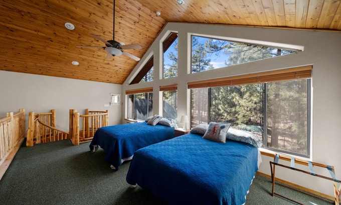 Sierra Pines Cabin | Serenity in the Pines! cabin with WiFi, AC in amazing Show Low