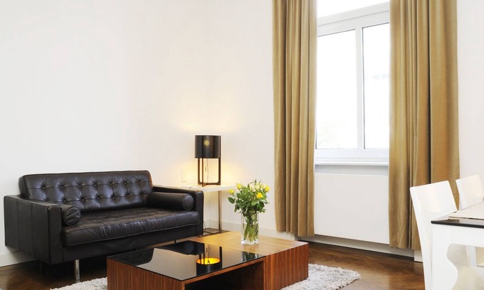 Bornheim Apartment | Serviced 2-room apartment m. Fully equipped with WiFi, cleaning, laundry service