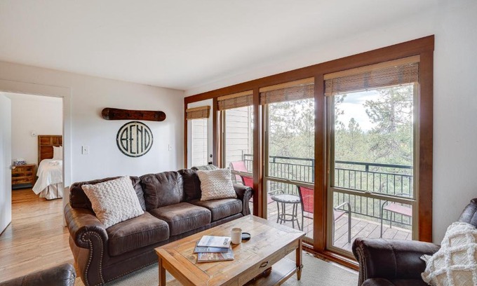 Bend Apartment | Seventh Mountain Condo in Bend with Scenic Views!