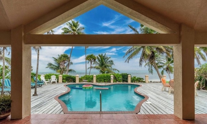 San Pedro House | Shades of Blue - Private Beach Paradise