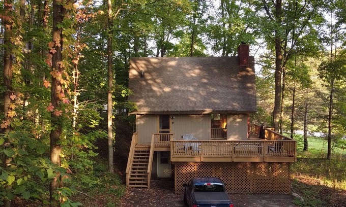 Bellaire Ski Chalet | Shanty Creek Chalet! HOT TUB, FIRE PIT, BEACH ACCESS!