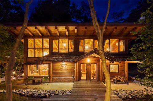 Tsuru House | SHELTER,都留 大自然の貸切Villa 8名入れるサウナ付き 完全プライベート空間