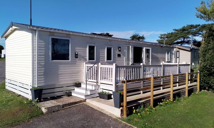 New Forest District Cabin | Shorefield Country Park 3-Bed Casita, Passes inc