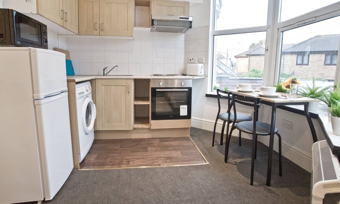 Easton Apartment | Short Stay Bristol - Stapleton 3 Apartment