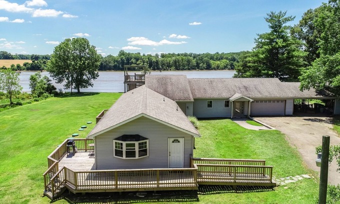 Elkton House | Short Term Water Oriented Furnished Apartment