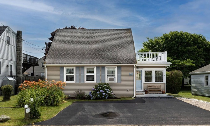 Eastward Look House | Short Walk from Scarborough State Beach w/Ocean Views from Balcony!