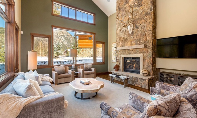 Keystone House | Short Walk to River Run, Private Hot Tub, Tons of Sunshine and Natural Light