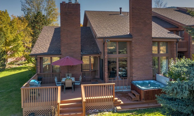 South Snyderville Basin House | Short walk to the Canyons Cabriolet, Private Hot Tub