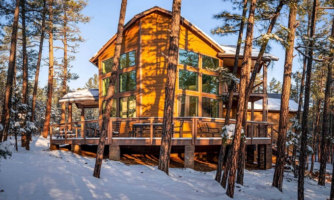 Sierra Pines Cabin | Show Low Cabin Retreat w/ Spacious Deck!