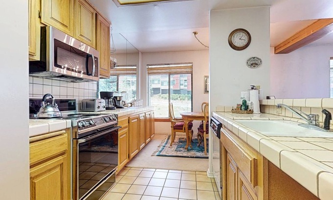 Mammoth Lakes Condo | Silver Bear 18 Walk to Canyon Lodge, Cozy, Underground Parking by RedAwning