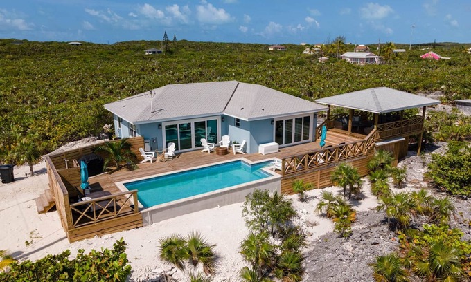 William's Town House | Silver Palms Retreat, kayaks, heated pool, steps to Tropic of Cancer beach!