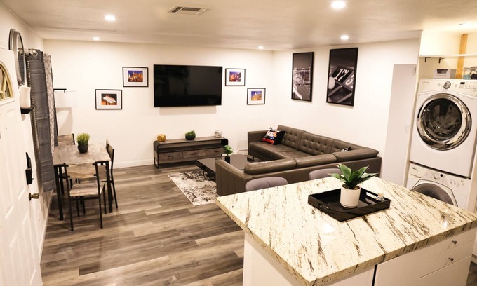 Gateway District Apartment | Sin City Escape