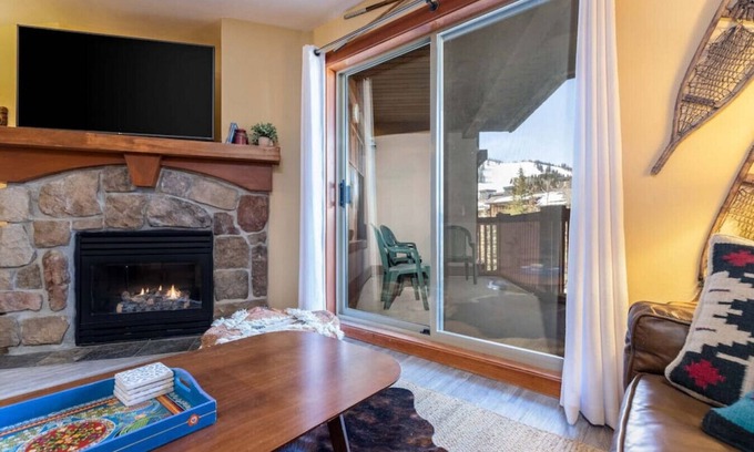 Salt Lake Mountain Resorts Condo | Ski in/out,Pool,Hot Tub,Pool Table - Resort View!