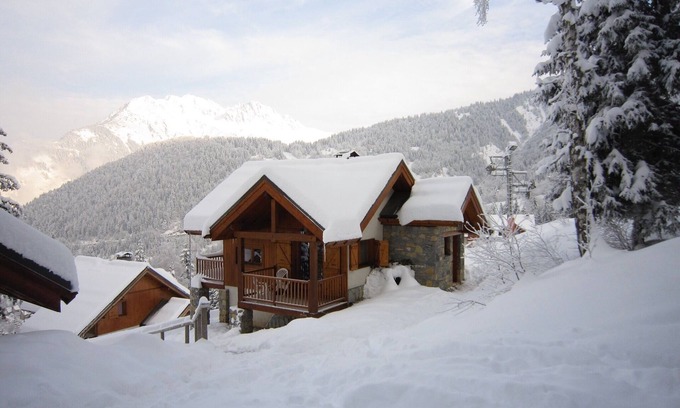 Oz Ski Chalet | Ski in Ski out direct on to piste individual chalet with fab views and free WIFI