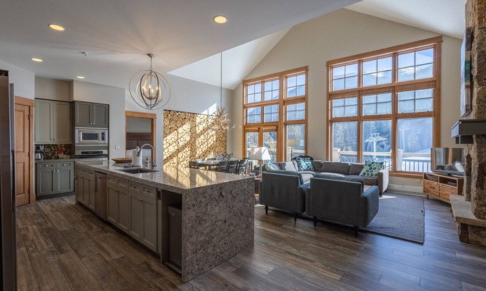 Keystone Condo | Ski-in/Ski-out Luxury 4 bed Penthouse - Late Summer and Fall Specials!