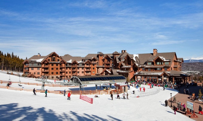 Breckenridge Apartment | Ski in Style in December