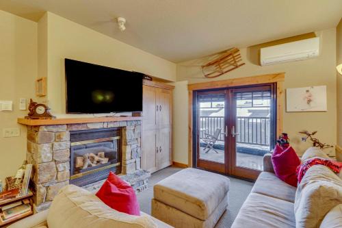 Whitefish Apartment | Ski-InandSki-Out Whitefish Escape with Balcony!