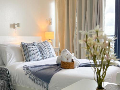 Downtown Apartment | Sky Piea at Knightsbridge Makati with Gym Sauna Pool